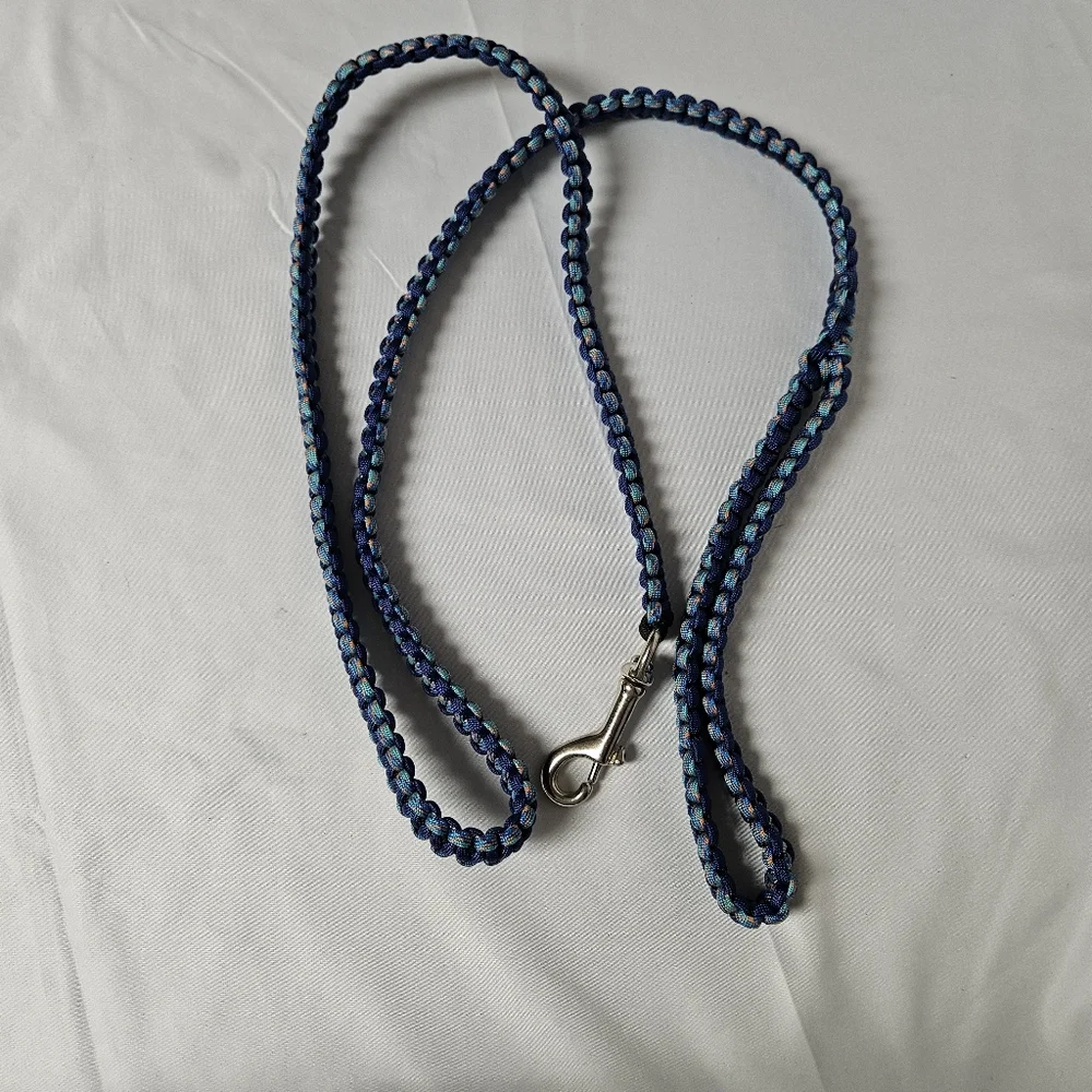 Blue and Black Braided Dog‎ Leash 550 Paracord
